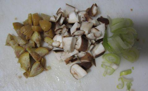 香菇板栗面汤步骤2