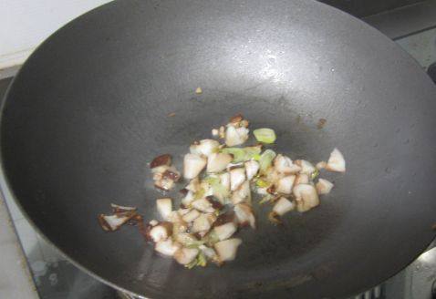 香菇板栗面汤步骤3