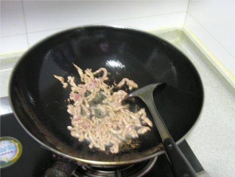 肉丝虫草花烩韭苔步骤3