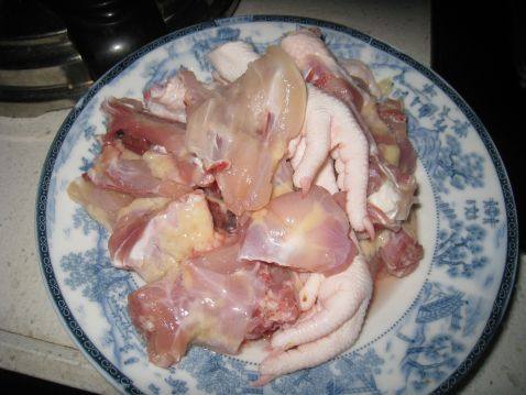 虫草花煲土鸡步骤2