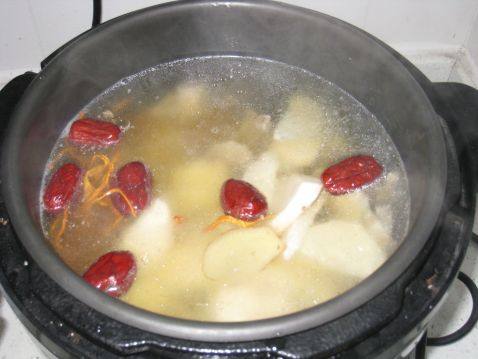 虫草花煲土鸡步骤5