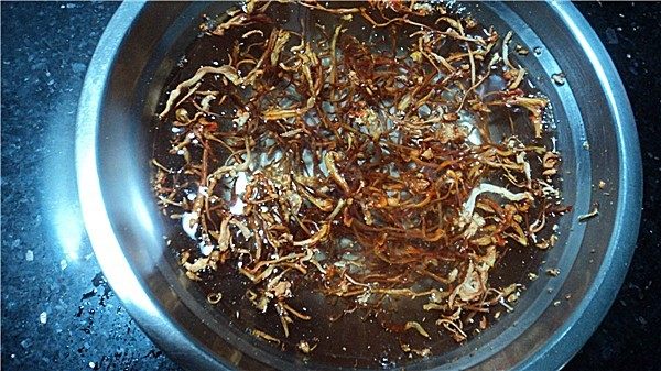 咸猪骨粉葛虫草花粥步骤4
