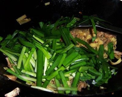 肉丝千张炒韭菜步骤10