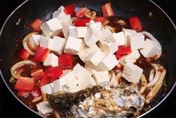 石锅牡蛎鱿鱼豆腐汤步骤7