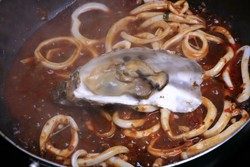 石锅牡蛎鱿鱼豆腐汤步骤6