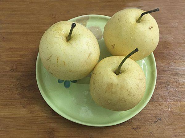 冰糖蒸雪梨步骤1