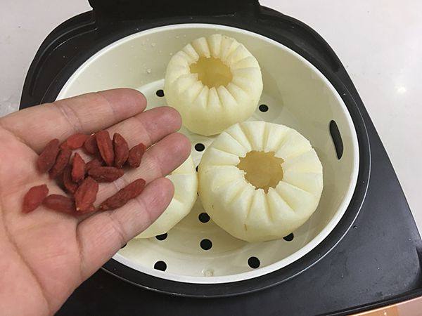 冰糖蒸雪梨步骤9