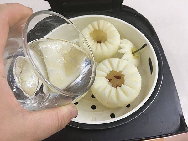 冰糖蒸雪梨步骤11