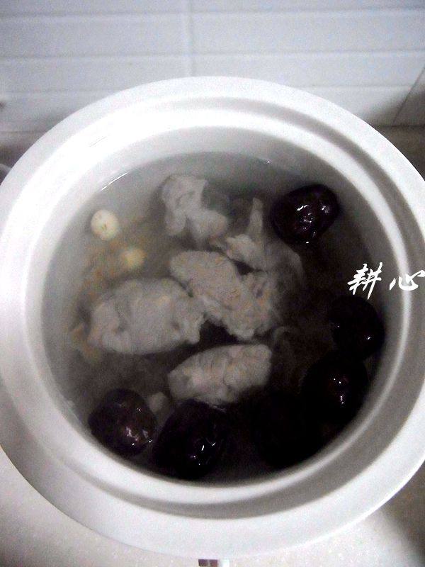 椴木银耳红枣汤步骤4