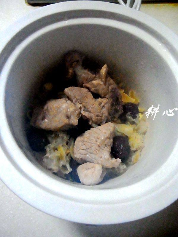 椴木银耳红枣汤步骤3