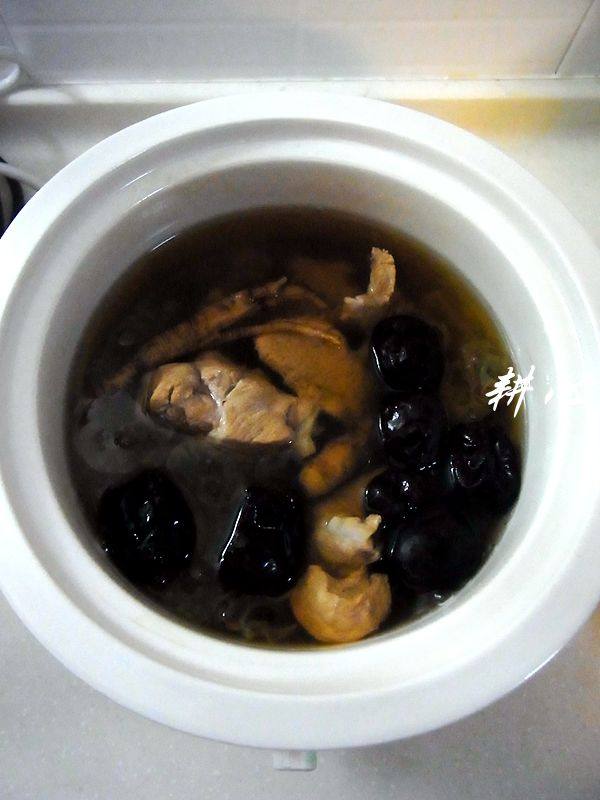 椴木银耳红枣汤步骤6