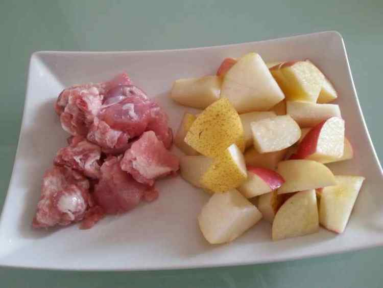 雪梨苹果猪肉汤步骤1