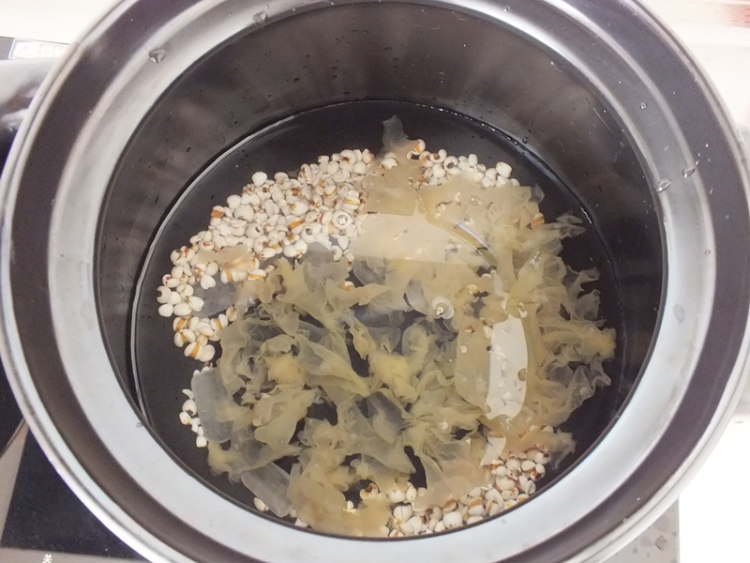 冰糖薏米银耳羹步骤4