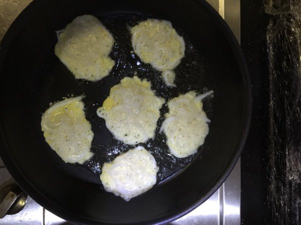 鸡蛋银鱼饼步骤6
