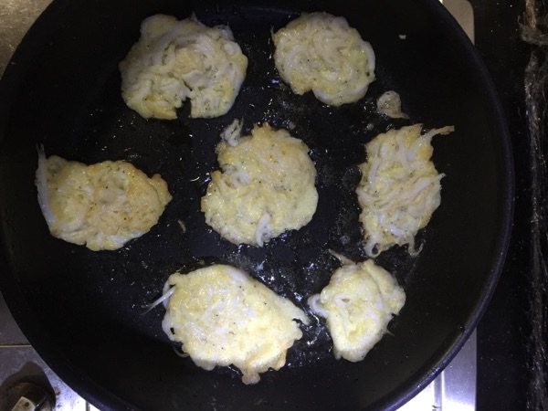 鸡蛋银鱼饼步骤7