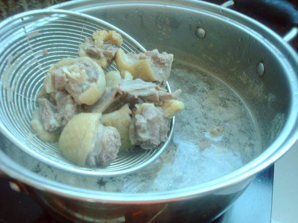 白果老鸭汤步骤2