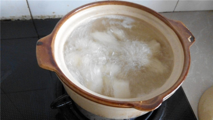 莲子雪梨糖水步骤5