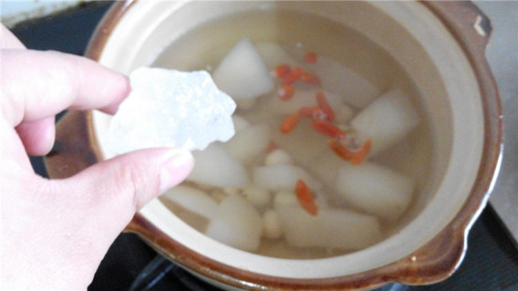 莲子雪梨糖水步骤7