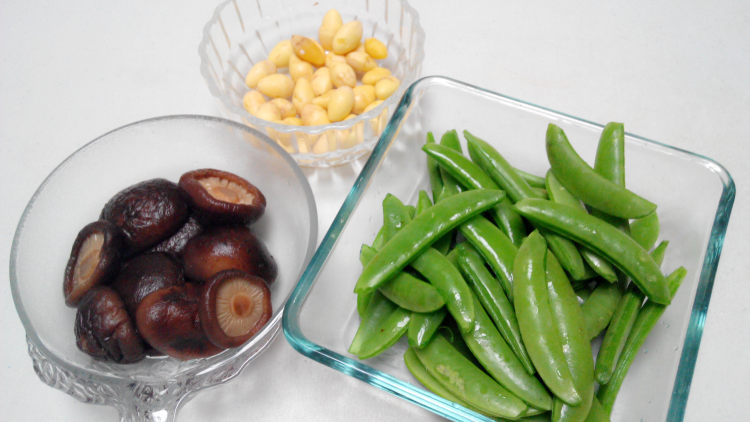 白果香菇素炒甜豆步骤1