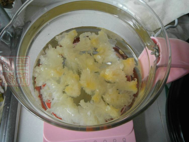 红枣雪梨银耳羹步骤4