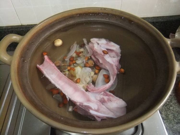 猪肺头汤步骤4