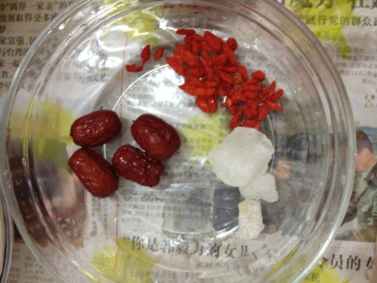 雪梨银耳红枣汤步骤2