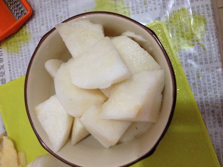 雪梨银耳红枣汤步骤3