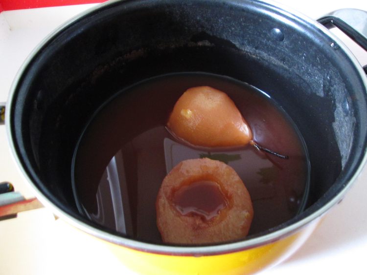 红酒煮梨步骤5