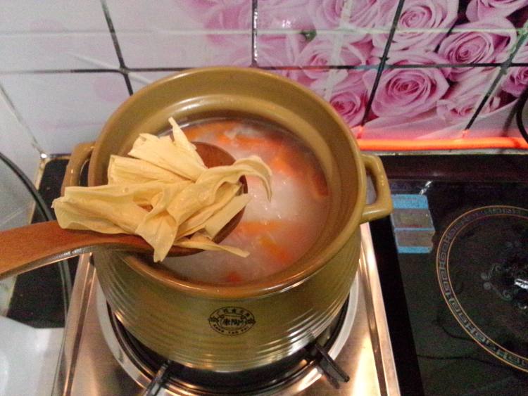 胡萝卜腐竹白果粥步骤7