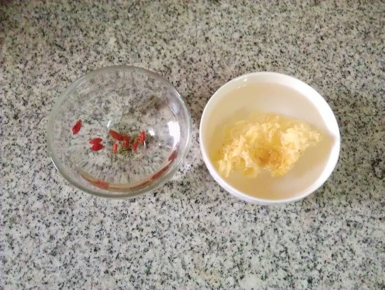 红薯银耳羹步骤1