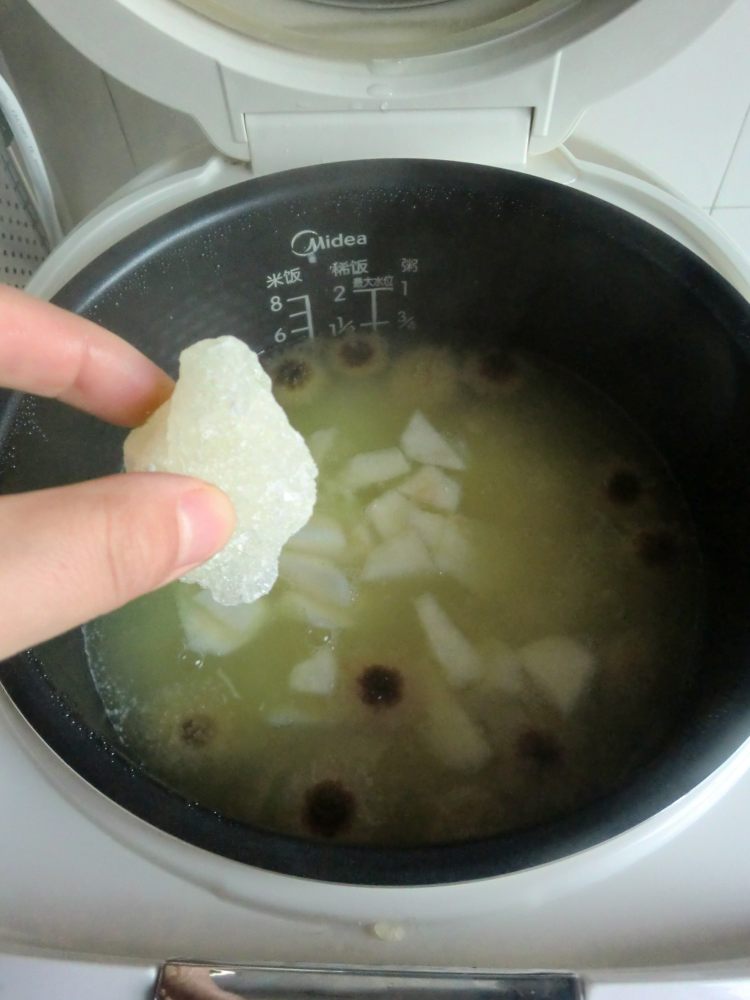 菊花鸭梨粥步骤7