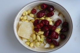 生梨红枣白果汤步骤4
