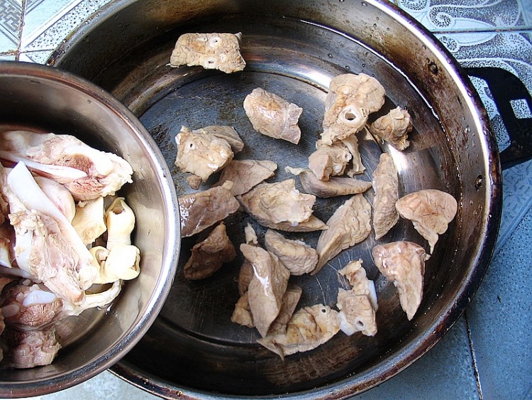 南北杏川贝猪肺汤步骤11