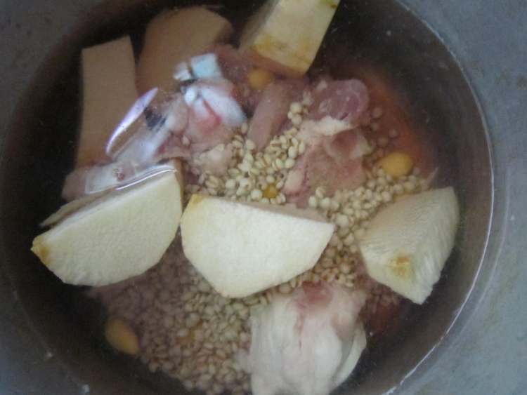 薏米白果筒骨汤步骤7
