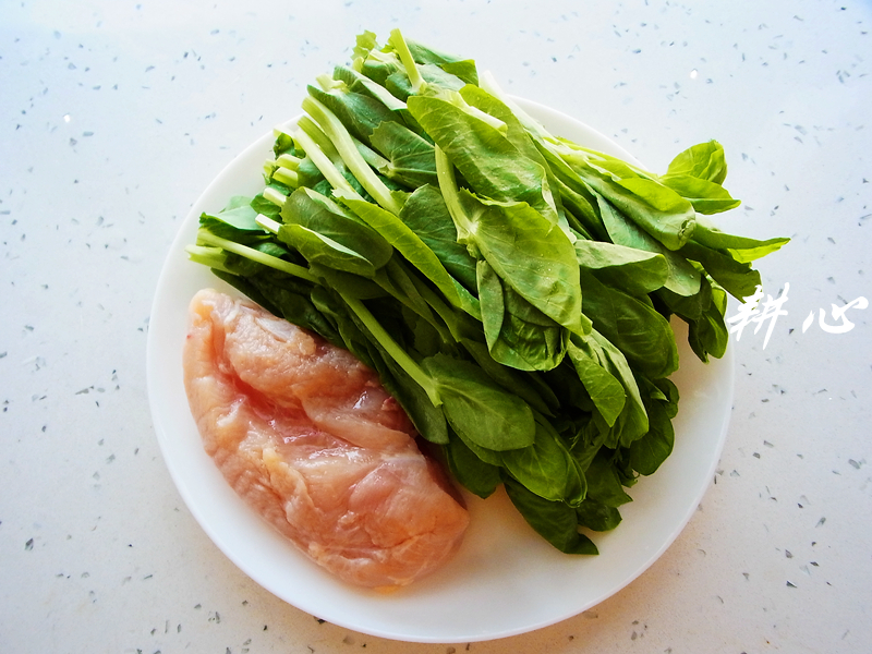 豌豆尖肉片汤步骤1