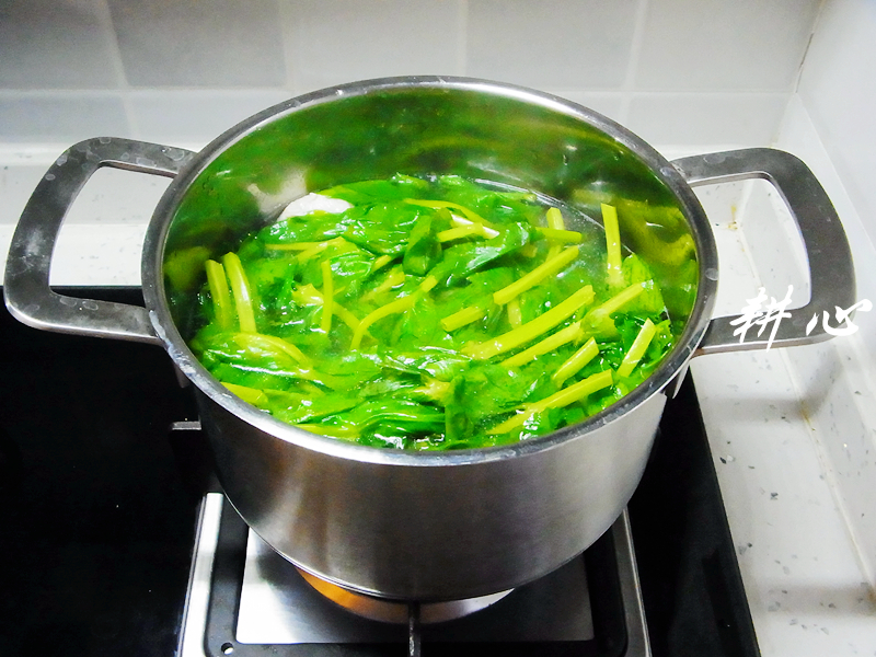 豌豆尖肉片汤步骤8