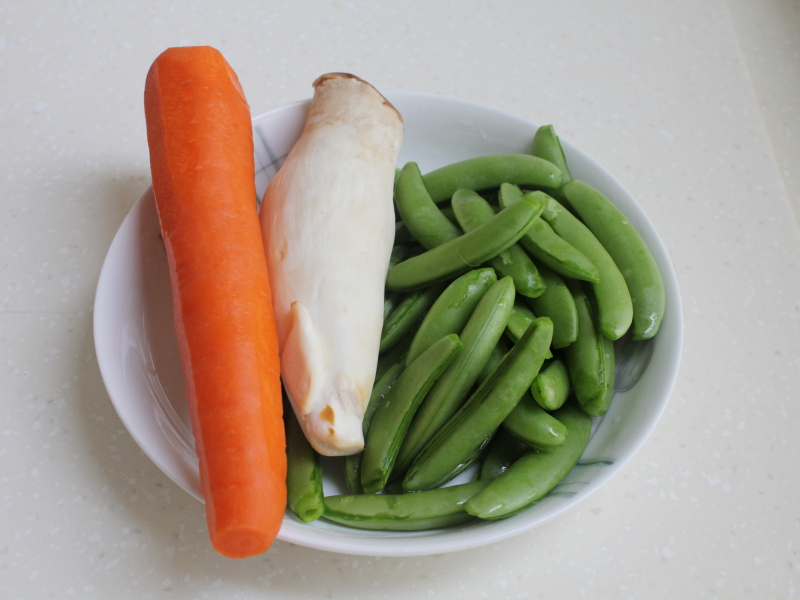 杏鲍菇炒甜豆步骤2