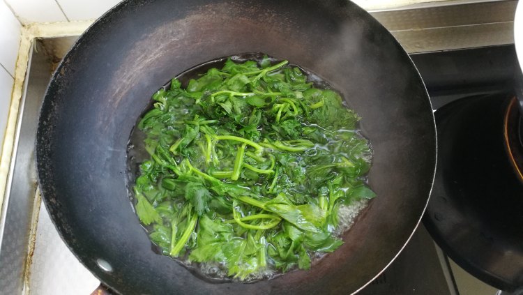 芹菜叶拌豆腐丁步骤2