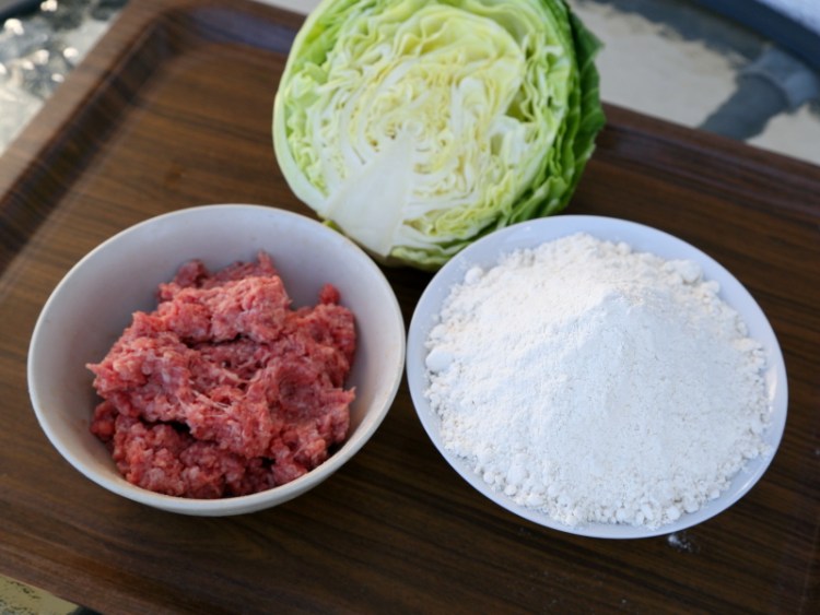 牛肉包菜馅锅贴步骤1