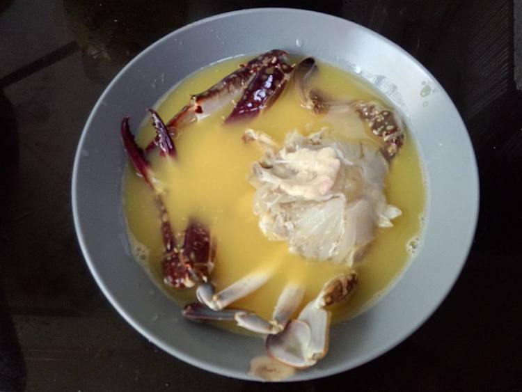 梭子蟹蒸咸鸭蛋步骤6