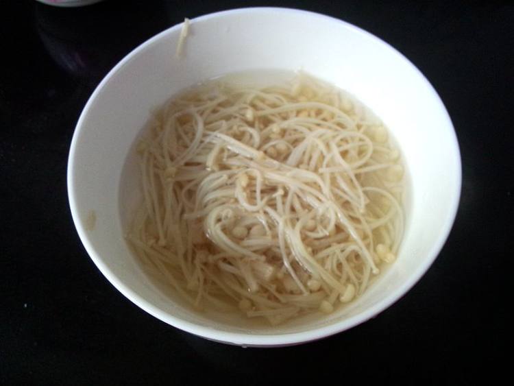 紫甘蓝拌金针菇步骤3