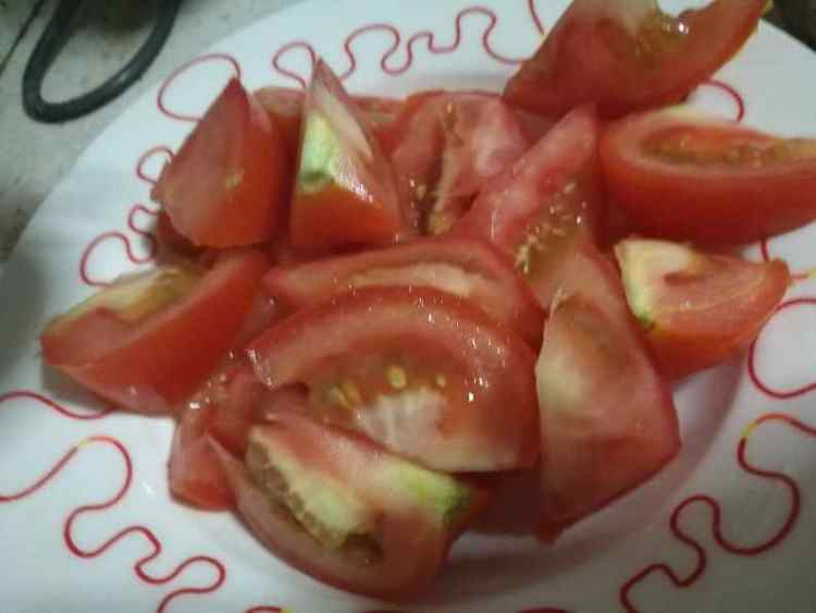 番茄生菜炒鸡蛋步骤1