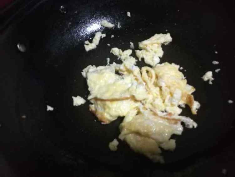 番茄生菜炒鸡蛋步骤3