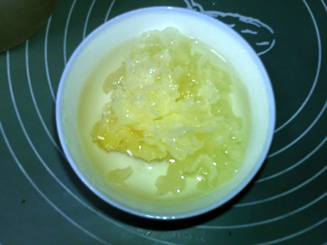 紫薯银耳露步骤2