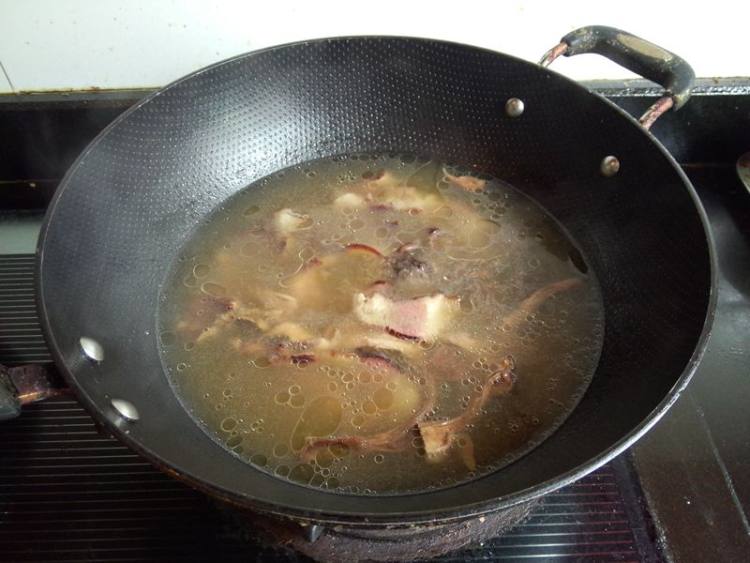 菌菇干腊肉冬瓜汤步骤7
