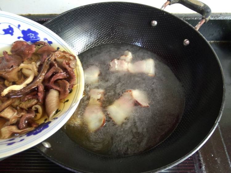 菌菇干腊肉冬瓜汤步骤6