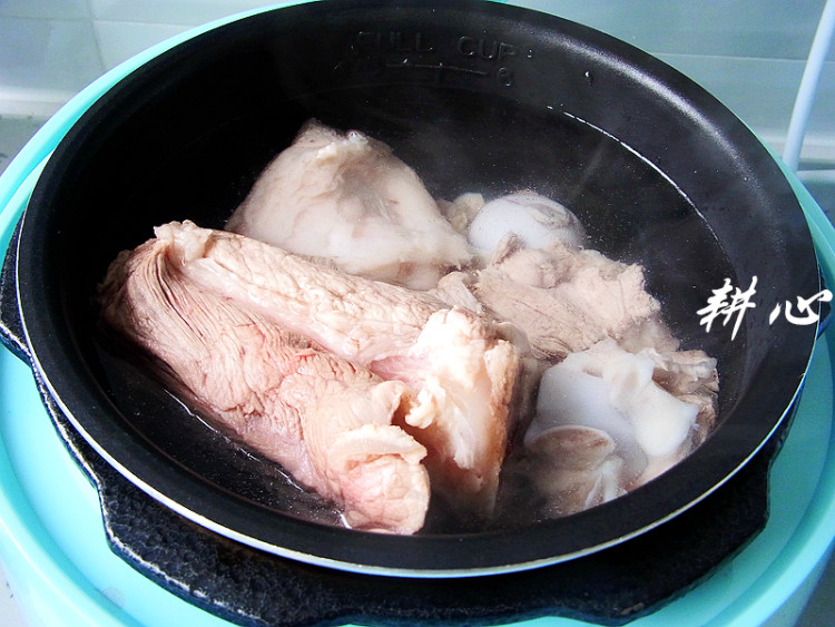 #盛夏餐桌#大骨冬瓜汤步骤7