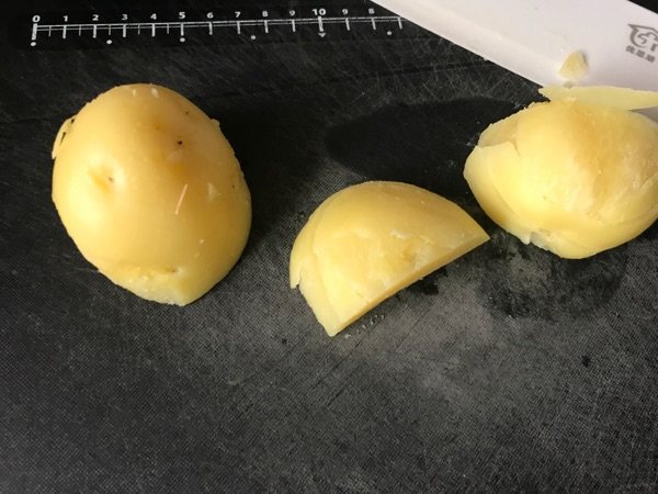 土豆芦笋甜虾色拉步骤1