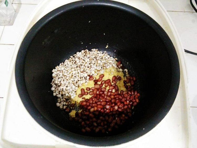 薏米红豆小米粥步骤8