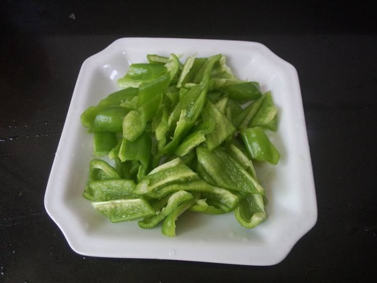 辣椒炒鸡蛋干步骤3